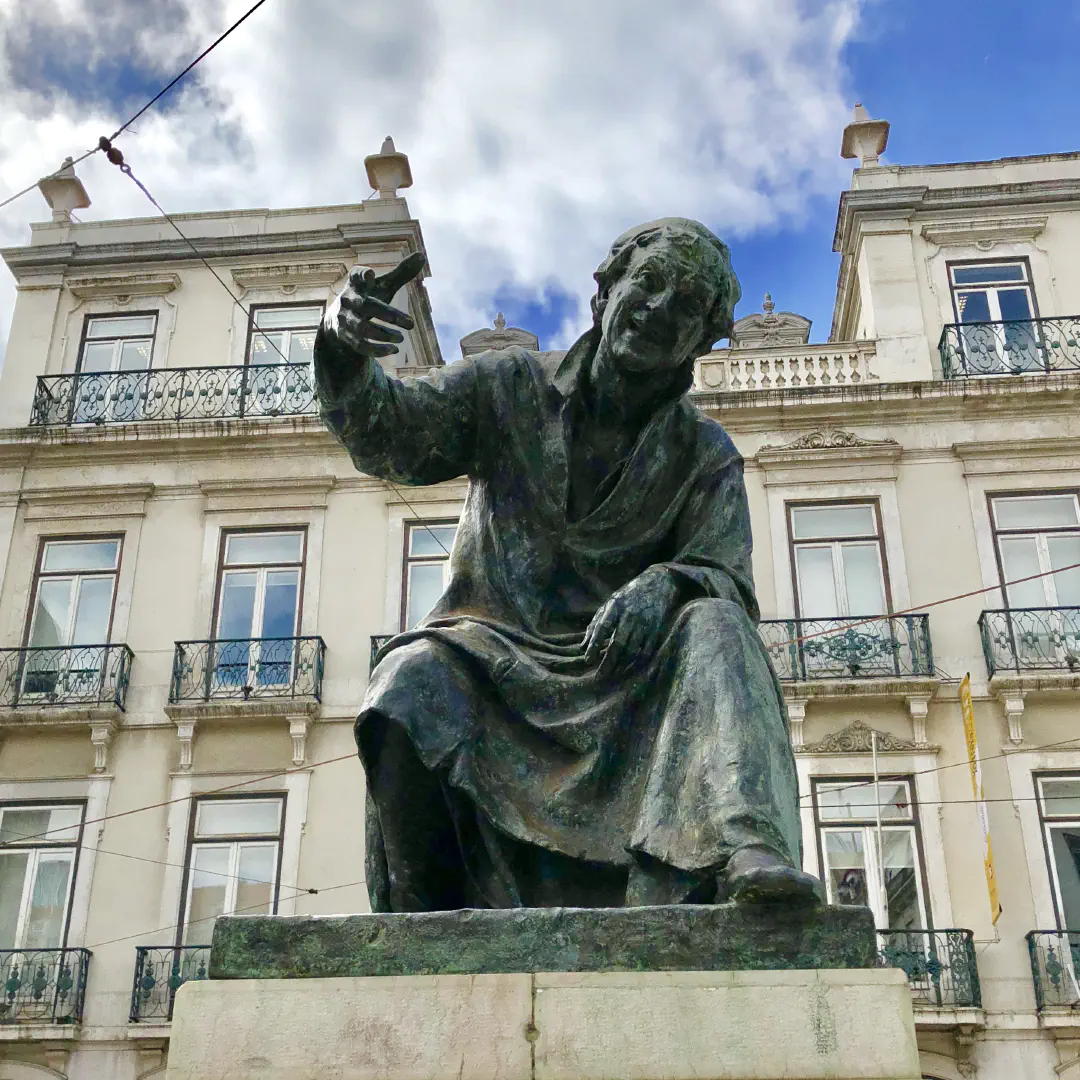 The statue of António Ribeiro Chiado in Lisboa